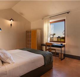 4 bedroom villa with pool near Noto, sleeps 8